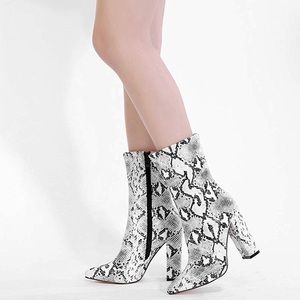 Fabulous 4 inch Snake Reptile Mid Calf Boots!